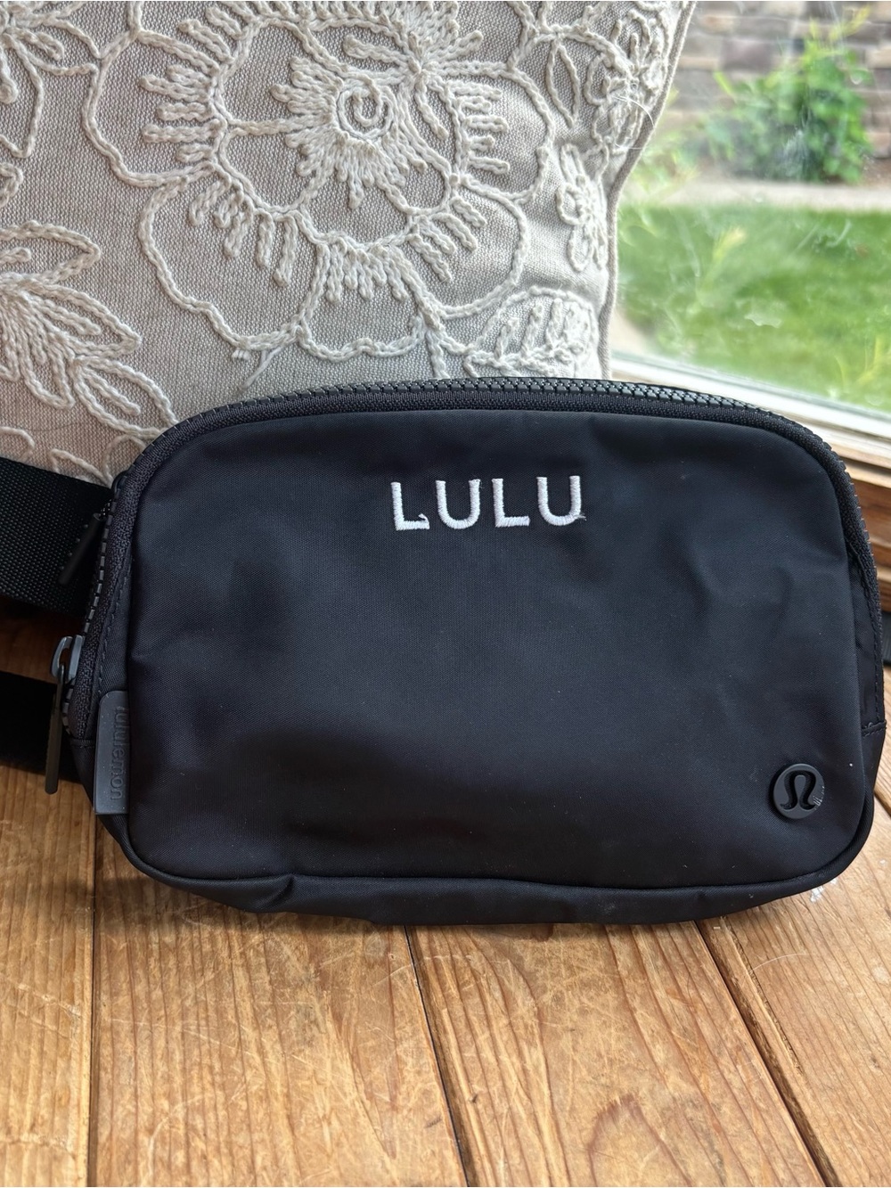 Lululemon Black Everywhere Belt Bag - Picture 1 of 6